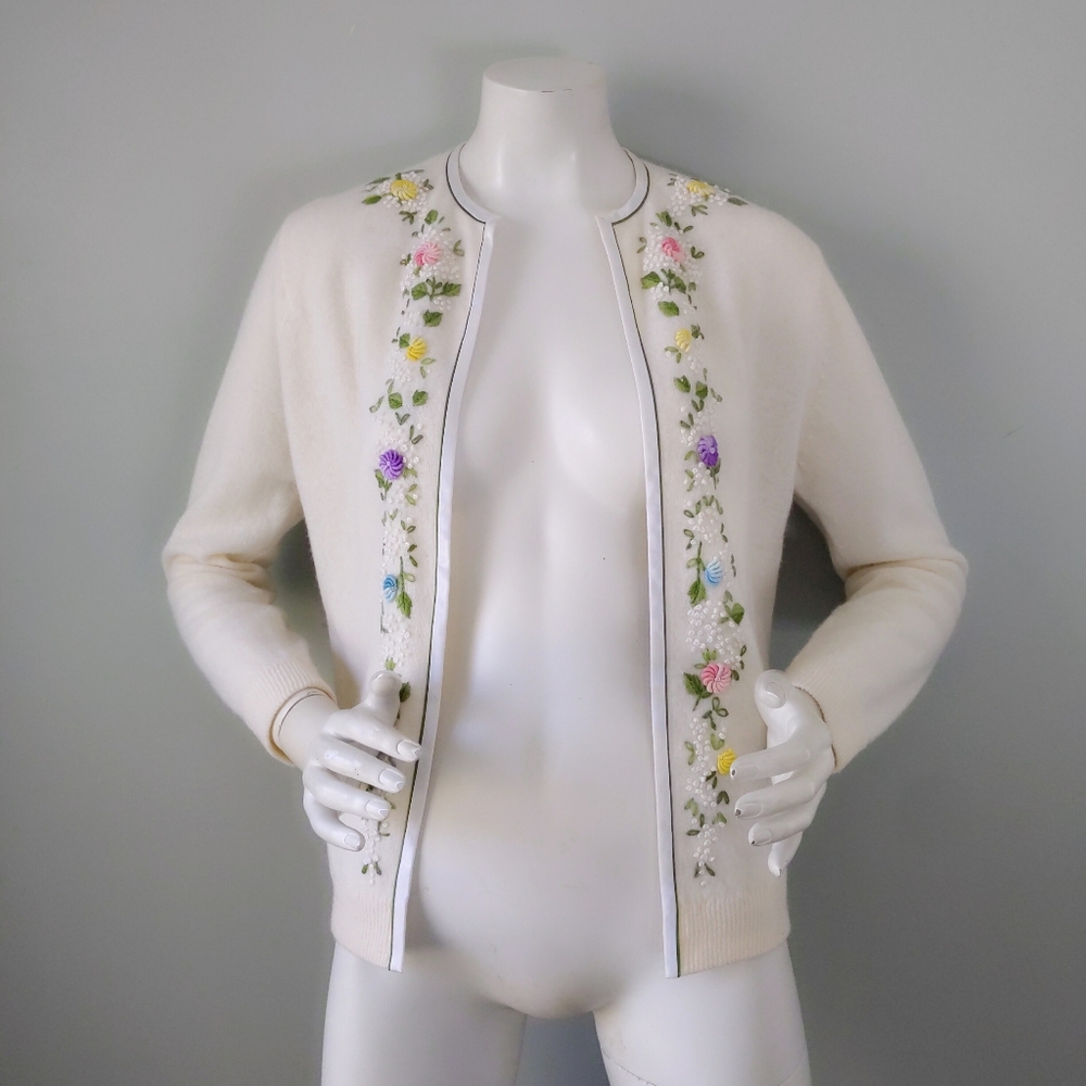 Vtg 60s Paris Floral Flower Embroidered Ivory Wool Angora Cardigan Sweater 36 S